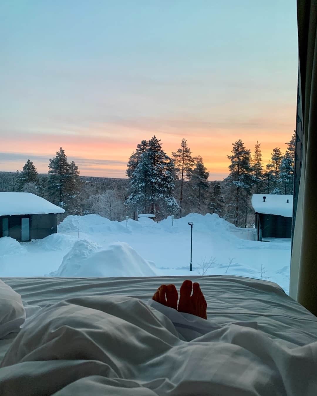 PicLab™ Sayingsさんのインスタグラム写真 - (PicLab™ SayingsInstagram)「Woke up in a winter wonderland in Lapland, Finland. We are here for these extra cozy vibes! Are you more into winter destinations like this one, or do you always lean towards a tropical destination?  🎥 @lumadeline 📍 @arctictreehousehotel」12月2日 3時11分 - paradise