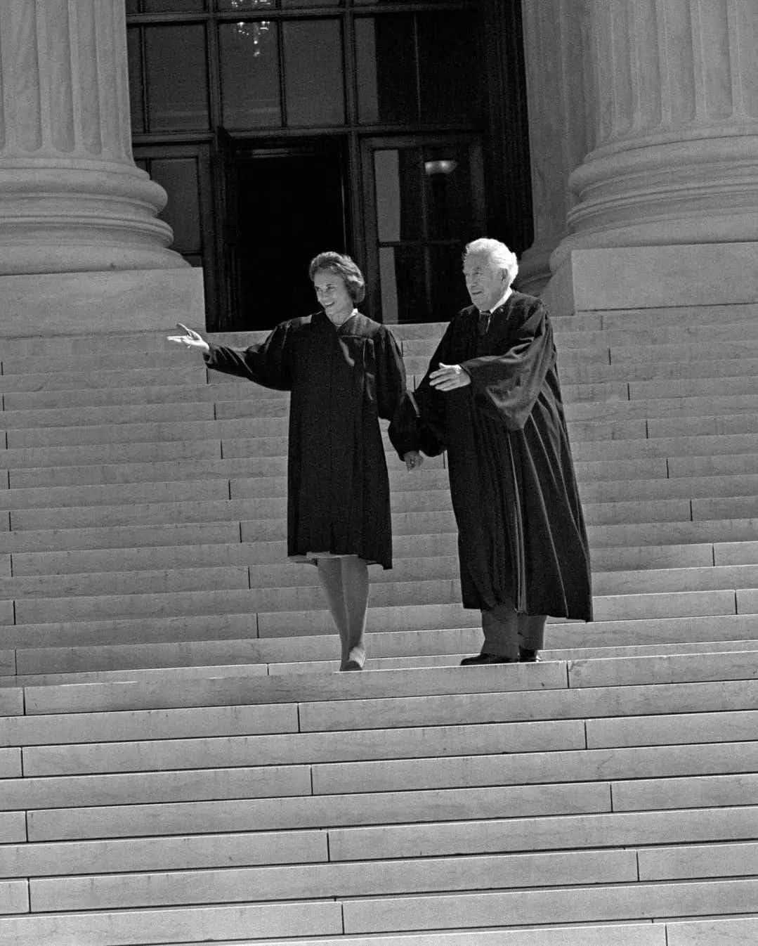 ヴィオラ・デイヴィスさんのインスタグラム写真 - (ヴィオラ・デイヴィスInstagram)「RIP to the trailblazer Sandra Day O'Connor. Thank you for busting open the doors....your intelligence, vision.....You made us girls feel worthy. Rest well Queen... ・・・ Sandra Day O’Connor, the first woman on the U.S. Supreme Court, a rancher’s daughter who wielded great power over American law from her seat at the center of the court’s ideological spectrum, died on Friday in Phoenix. She was 93.  Although William Rehnquist, her Stanford Law School classmate, served as chief justice during much of her tenure, the Supreme Court during that crucial period was often called the O’Connor court, and Justice O’Connor was referred to, accurately, as the most powerful woman in America.  Very little could happen without Justice O’Connor’s support when it came to the polarizing issues on the court’s docket, and the law regarding affirmative action, abortion, voting rights, religion, federalism, sex discrimination and other hot-button subjects was basically what Justice O’Connor thought it should be.  Tap the link in our bio to read the full obituary. Photos by @nytmills, George Tames/The New York Times and D. Gorton/The New York Times  🔄@nytimes」12月2日 3時22分 - violadavis