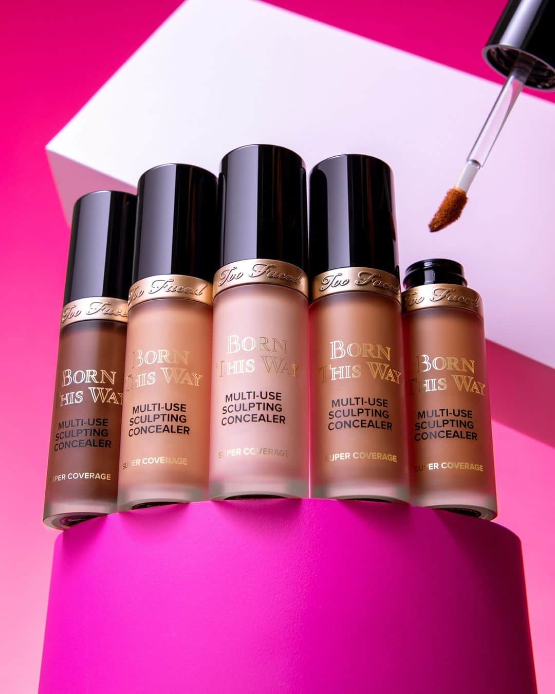 Too Facedのインスタグラム：「a moment for our Born This Way Super Coverage Concealer 🥰 Conceal, Contour, Highlight, and Retouch with the concealer that does it all! Tap to shop! #toofaced #tfcrueltyfree #tfbornthisway」