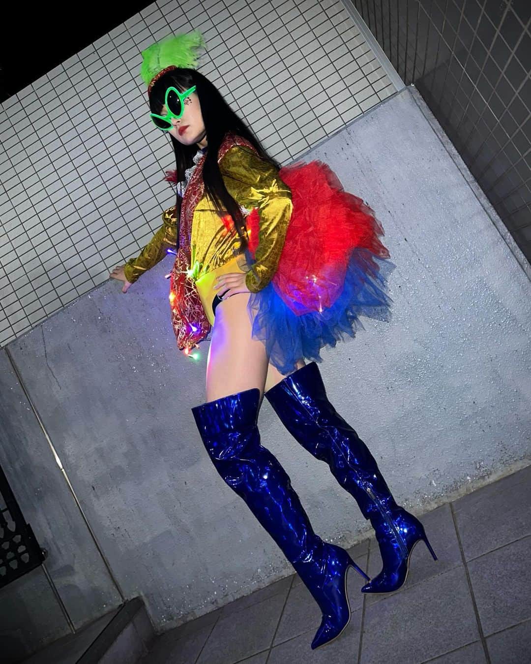 新野彩乃さんのインスタグラム写真 - (新野彩乃Instagram)「. 🃏It's showtime ball🃏 @showtime_showta   Alice in wonderland🐰♥️🫖  👯‍♀️Tag team Runway w/ @shlorlchqn   🎩Dress code Tweedle Dee&Dum  私がRunwayを歩き始めてから今まで 何回戦って何回負けたか分からないくらいの戦友であり 素敵なRunway Queen、しおりさんとのtag🤝  こだわりの衣装沢山褒めてもらって嬉し楽しでした❤️‍🔥  しょうたさんのお誕生日を 今年も大阪でお祝い出来て光栄です🥂 素敵な一年になりますように🌈  Thank you  for judging! @chiseninja  @omari_wiles  @bigbigbigbaby  @koppimiza  @amazonerika  　 photo by @ananay__a  . . . . . #vogue #voguer #dancer #ballroom #thecategoryisrunway #tagteamrunway #stagecostume #japanesegirl #It'sshowtimeball #aliceinwonderland」12月2日 20時55分 - uare_ayn73