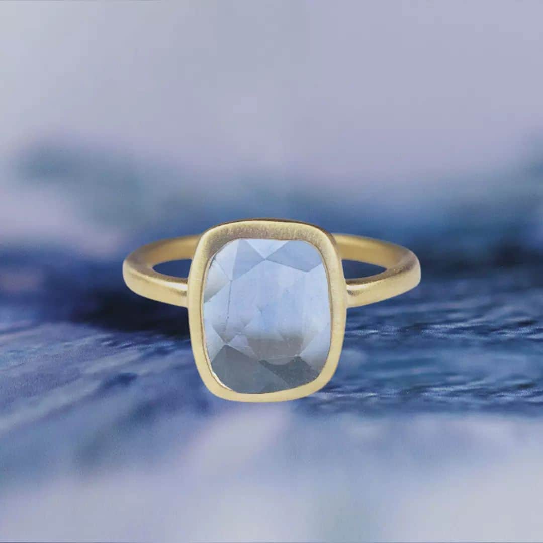 ミーアンドローのインスタグラム：「One and only…Sapphire Ring!  A crystal clear 2.65 carat Montana rose cut blue sapphire ring ready for the Holidays!」