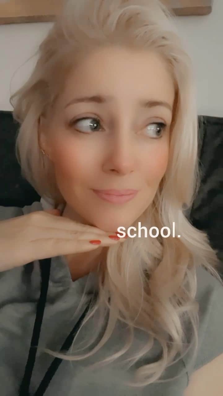 Charlotte Stokelyのインスタグラム：「From Blazers to Bloomers, Why I’m the Woman For You! 💕 Apologies on the lack of makeup but I wanted to clear something up and let you get to know me a little bit better. 👩🏼‍🎓👩🏻‍🚀👩🏼‍💼👩🏼‍🔬👩🏼‍⚕️👩🏼‍🏫👩🏼‍🌾🧙‍♀️ Besides being a Hall of Fame Entertainer, 14x GG POTY AND Chair Woman of @cupcakegirlsorg … I’m an Avid Seeker in Knowledge WITH Degrees. 👉 🍑 ✨🥳 #femmefatality」