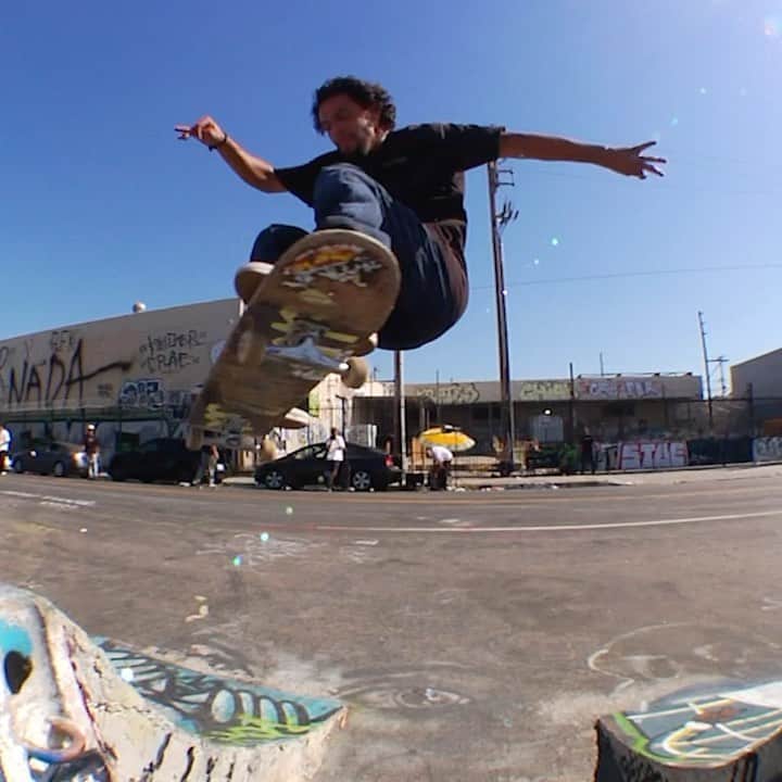 ラカイリミテッドフットウェアのインスタグラム：「@_vincentalvarez_ in the new Weakdays edit 🐐🌈 Playing now on the @crailtap site and youtube 📹 @danielpolicelli @pabstbluerobin  #Lakai」