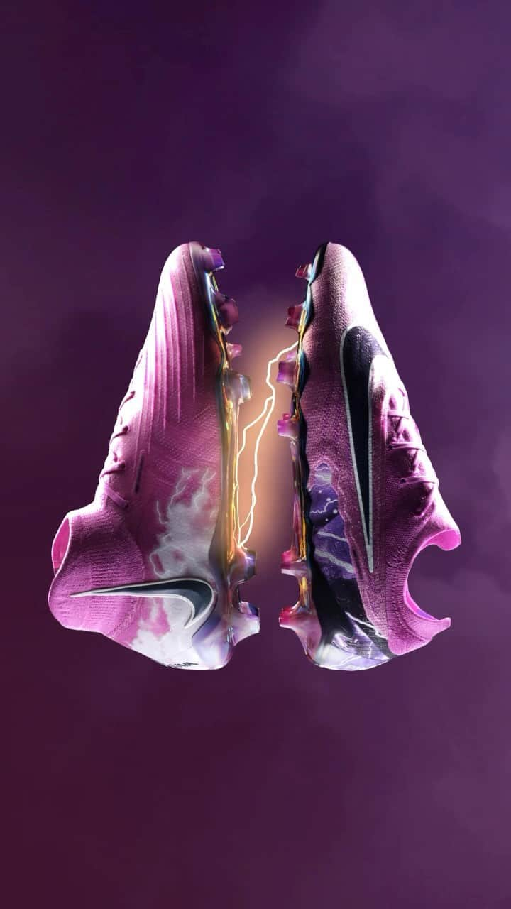 ナイキフットボールのインスタグラム：「Storm the pitch 🌩️  Move like lightning in the Phantom Luna for unpredictable agility in any direction. Or hit ‘em with the boom in the Phantom GX for precise ball control and net-shaking strikes.  Lace up from December 4th and storm the pitch with the limited run Phantom Thunder. #NikeFootball」