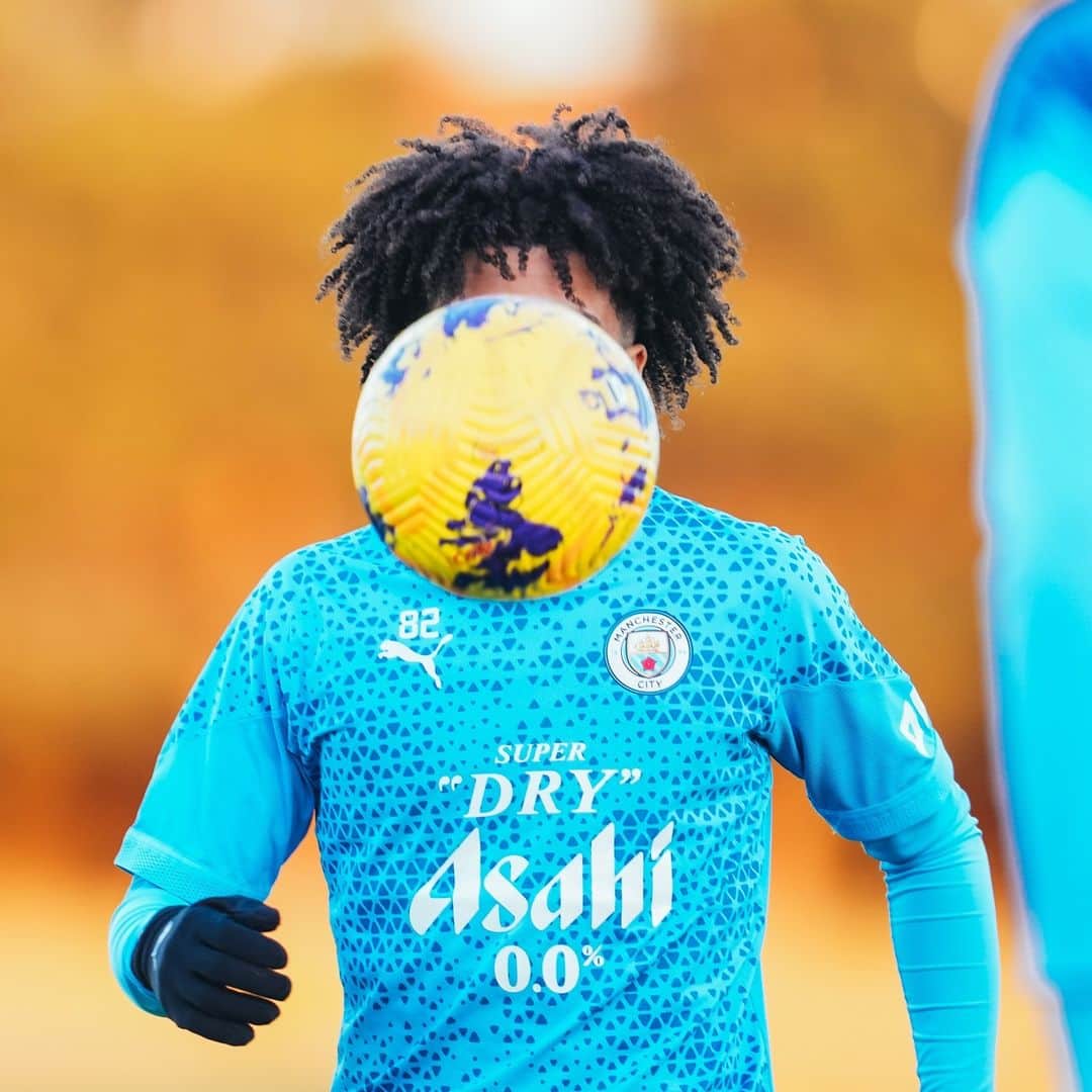 マンチェスター・シティFCのインスタグラム：「🧐」