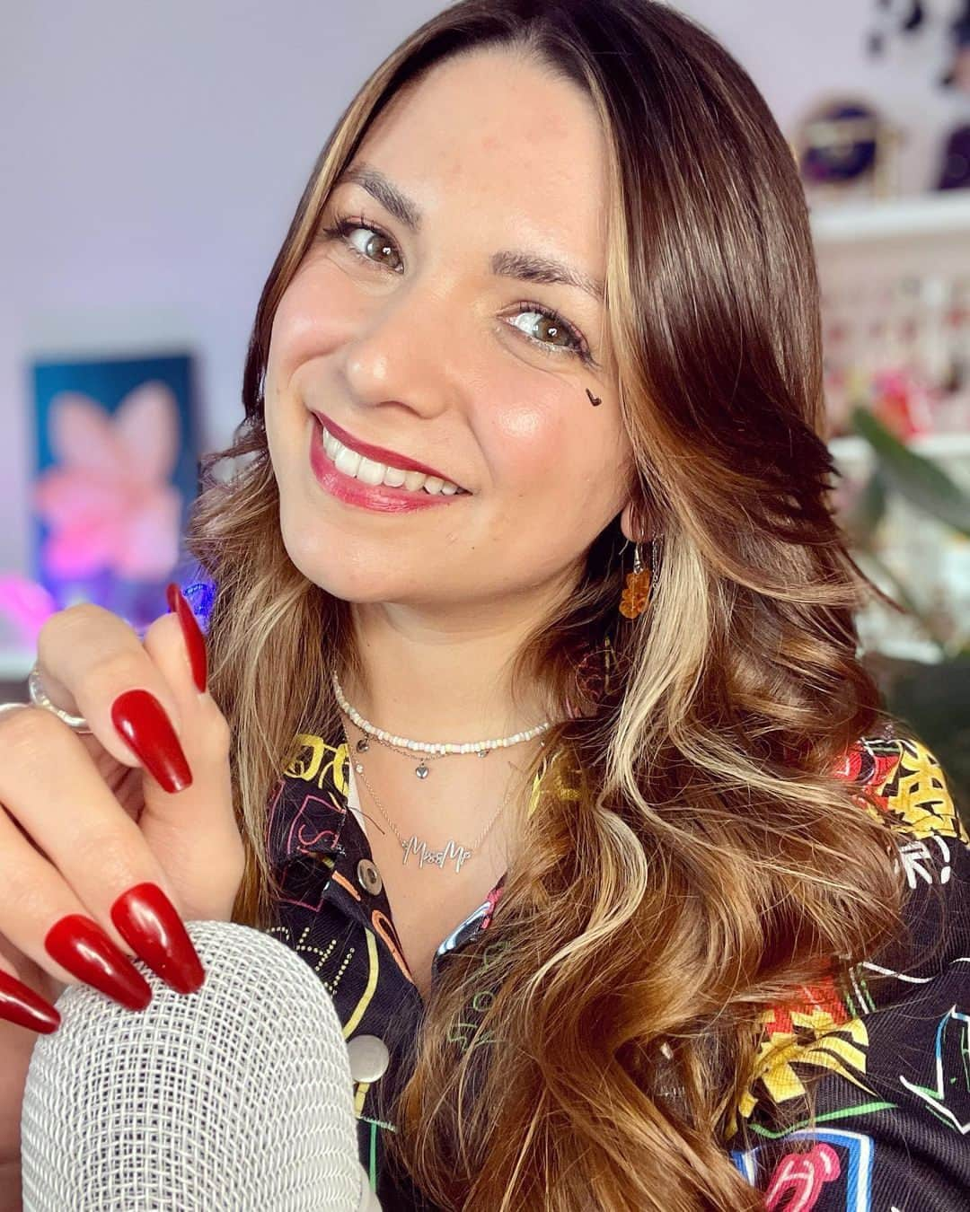 YouTubeのインスタグラム：「@asmrmissmi’s always got the most creative asmr vids, made in Germany with love <3」