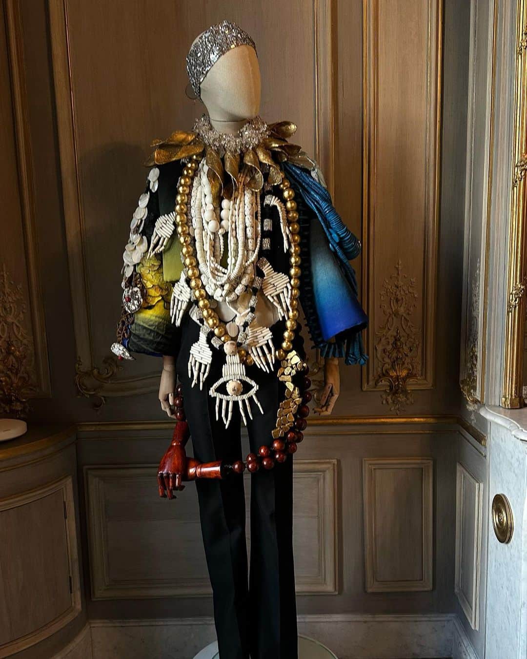 ジェニファー・ティリーさんのインスタグラム写真 - (ジェニファー・ティリーInstagram)「A visit to the atelier of @schiaparelli 💗 #Paris」12月2日 4時22分 - jennifertilly