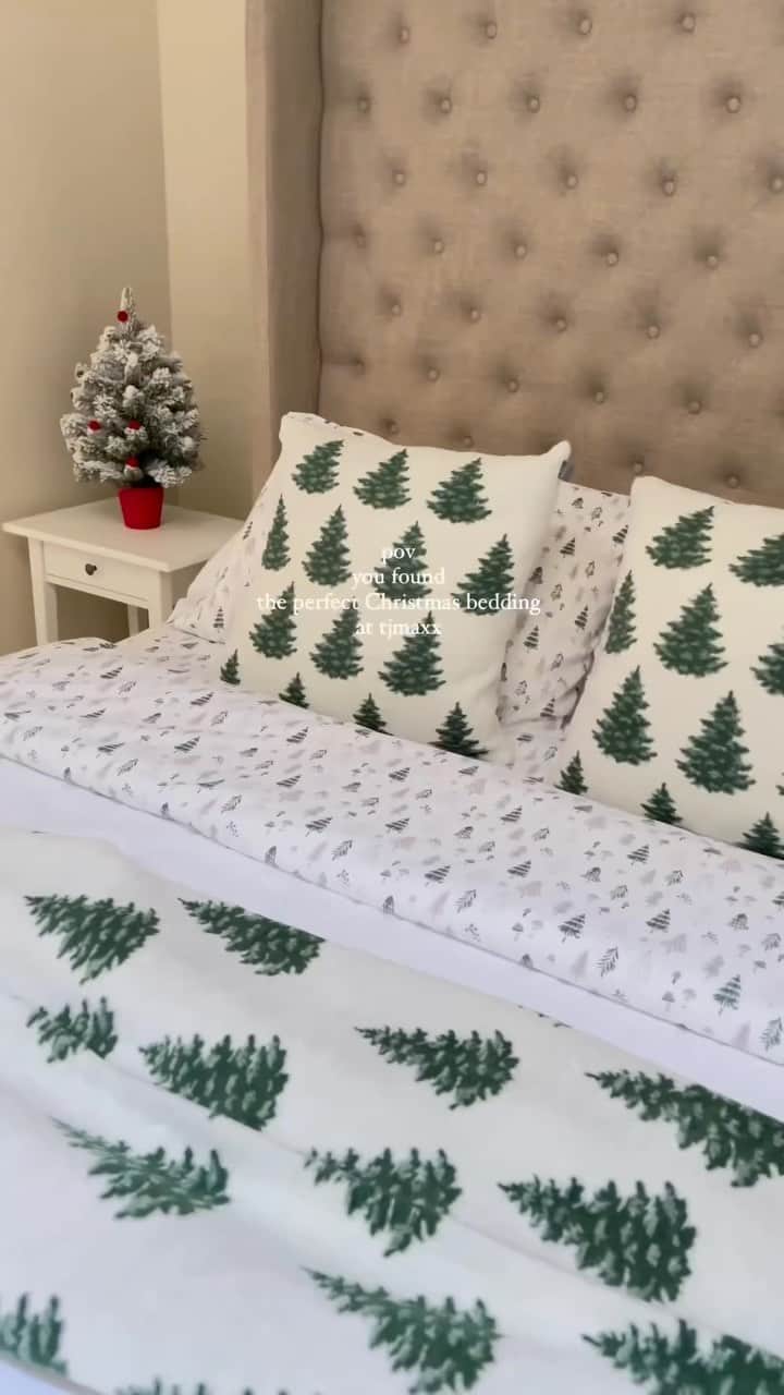T.J.マックスのインスタグラム：「consider this your sign to *spruce* up your bedding this holiday 🎄 (📸: @xoxoirishdiana)」