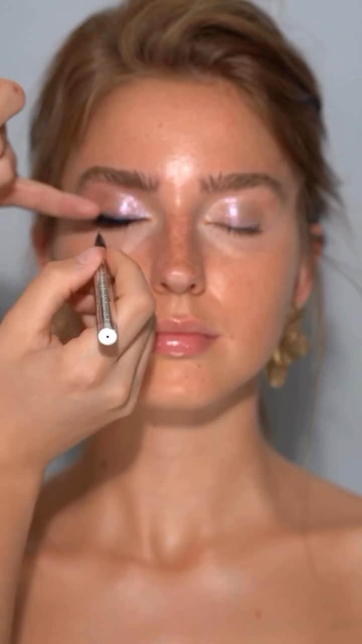 wakeupandmakeupのインスタグラム：「So beautiful 😍😍 @laetitia.lemak  @charlottjosefin」