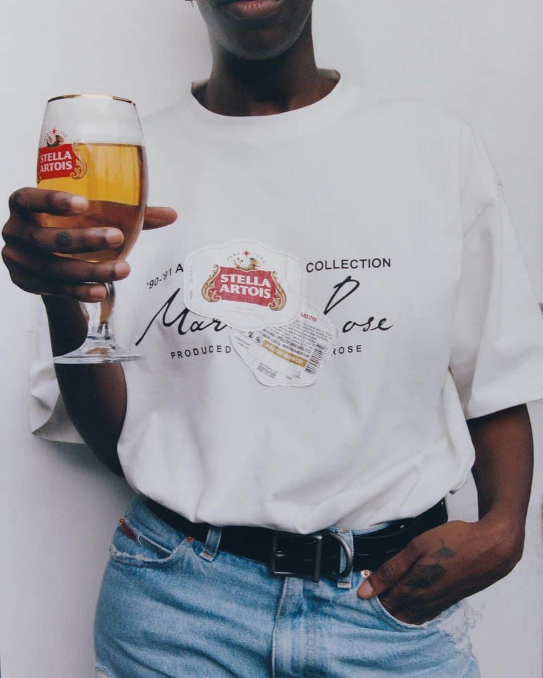 HYPEBEASTさんのインスタグラム写真 - (HYPEBEASTInstagram)「Here's a closer look at the @stellaartoisusa x @martine_rose collab. The collection consists of two special custom pieces -- an aviator jacket adorned with Stella Artois bottle caps and a pair of distressed jeans. The rest of the collection, now available for sale at Martine-rose.com, features a newspaper print shirt, logo T-shirt and  a "sawn-off" cap. #sponsored」12月2日 5時00分 - hypebeast