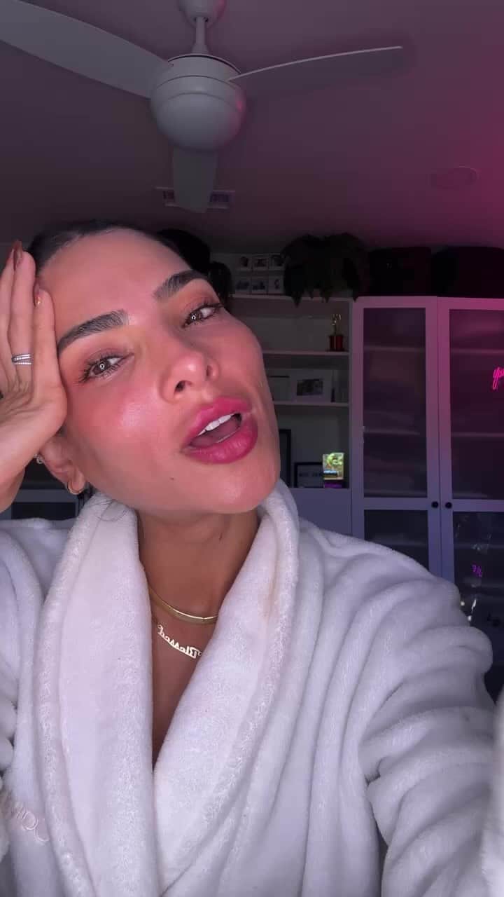 アレハンドラ・エスピノーザのインスタグラム：「Helouuuu」