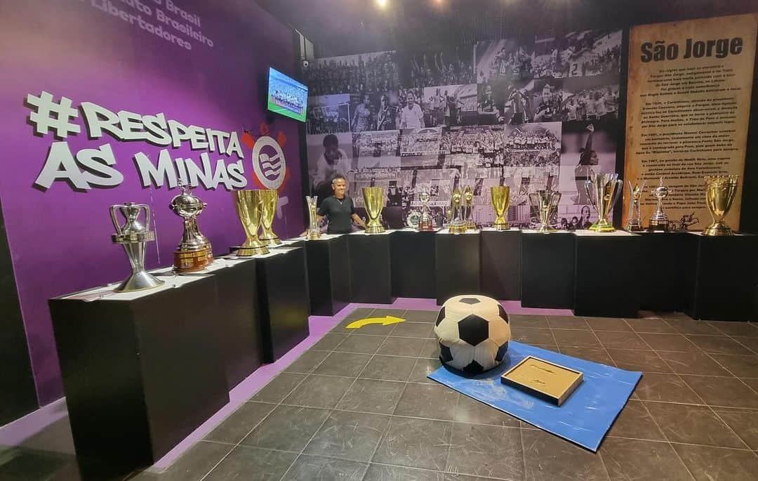 コリンチャンスのインスタグラム：「É muita taça, tá? 🏆  📸 @joaoadamasceno   #GraziE7erna #RespeitaAsMinas #VaiCorinthians」