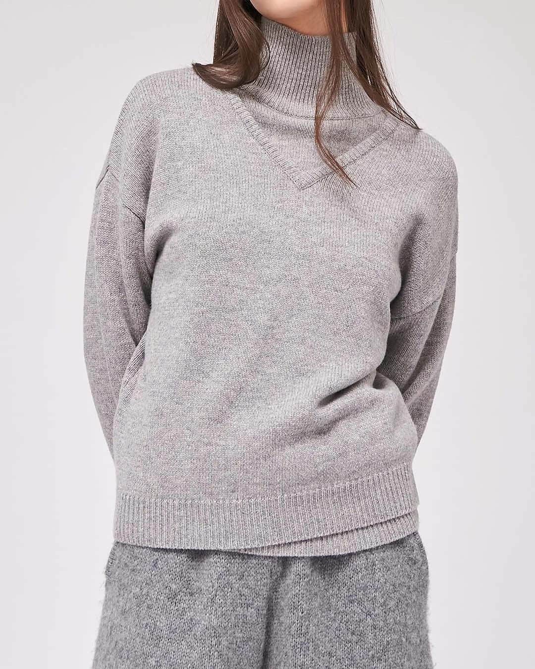 デミリーのインスタグラム：「Bai + Hamo, we love a tonal layered look in soft merino wool—Shop Fall DEMY BY DEMYLEE」
