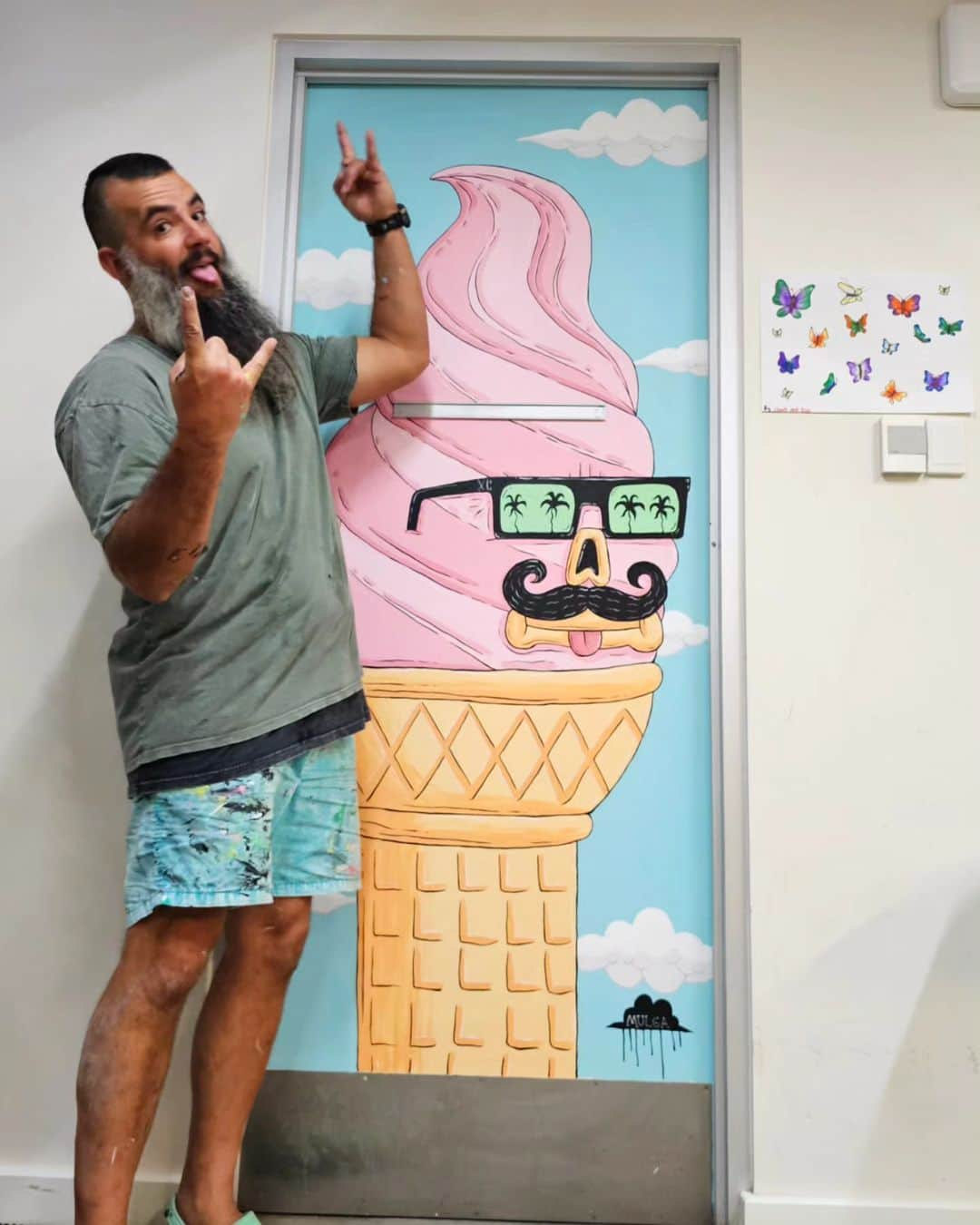 MULGAさんのインスタグラム写真 - (MULGAInstagram)「All the doors I painted at Karratha High 🤘😎🤘」12月2日 5時46分 - mulgatheartist