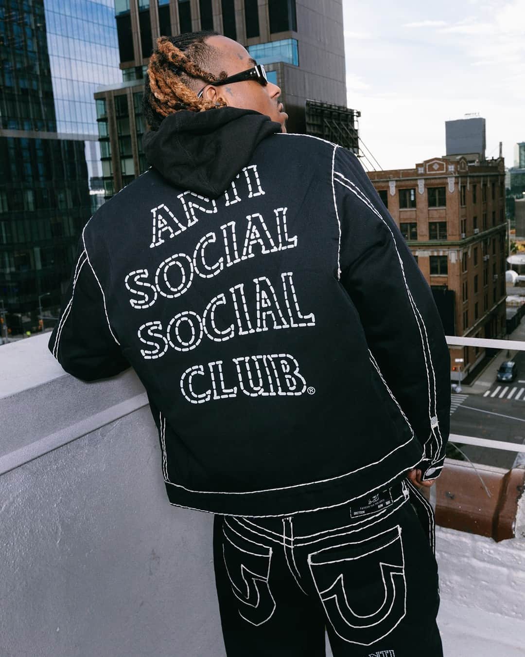 トゥルーレリジョンのインスタグラム：「ASSC X TRUE RELIGION SATURDAY DECEMBER 2 8:00 AM (PACIFIC STANDARD TIME) WORLDWIDE RELEASE ONLINE WWW.ANTISOCIALSOCIALCLUB.COM」