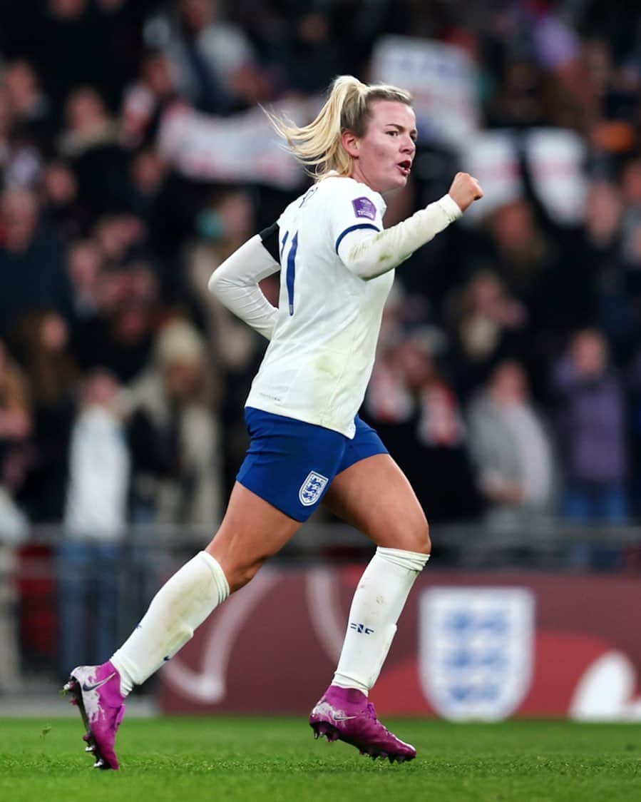 マンチェスター・シティFCのインスタグラム：「A HUGE goal on her 50th cap! ⚡️」
