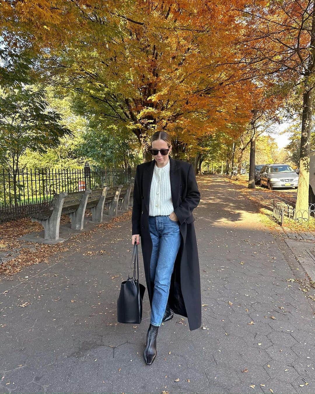Helena Glazer Hodneさんのインスタグラム写真 - (Helena Glazer HodneInstagram)「Five recent outfits with everything broken down in my latest blog post (linked in my bio). #falloutfitideas #winteroutfitideas」12月2日 6時13分 - brooklynblonde1