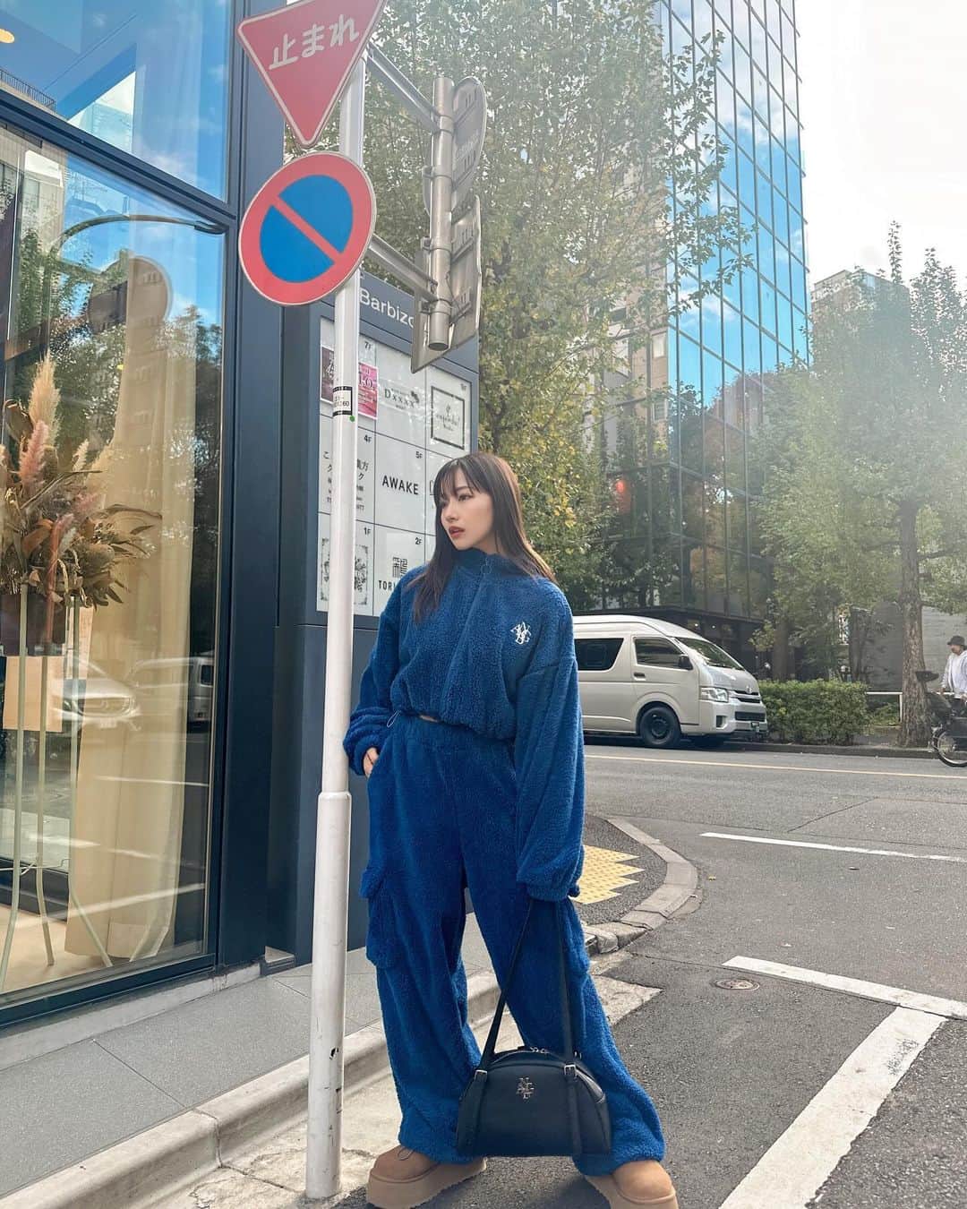 村瀬紗英さんのインスタグラム写真 - (村瀬紗英Instagram)「#dailylook  移動も、とても楽なの🐻‍❄️☁️ 寒い寒いからお部屋でも活躍中💙💙 setup&Bag▶︎ @andgeebee_official   🍪🍪🍪🍪🍪🍪」12月2日 15時45分 - saepiiii.m