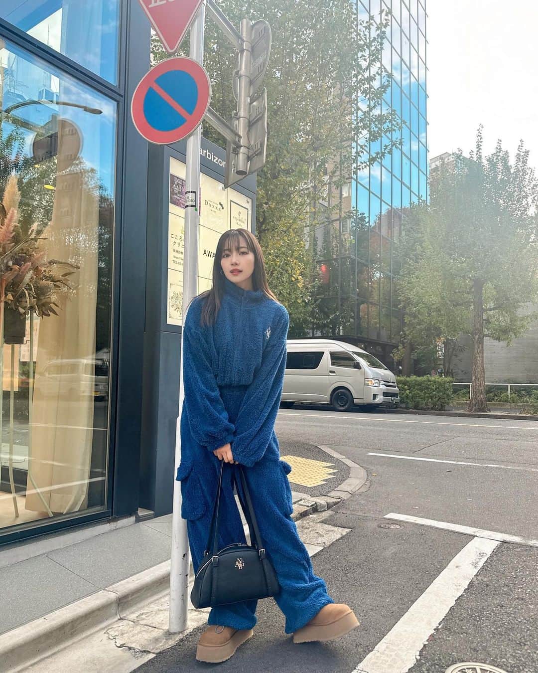 村瀬紗英さんのインスタグラム写真 - (村瀬紗英Instagram)「#dailylook  移動も、とても楽なの🐻‍❄️☁️ 寒い寒いからお部屋でも活躍中💙💙 setup&Bag▶︎ @andgeebee_official   🍪🍪🍪🍪🍪🍪」12月2日 15時45分 - saepiiii.m
