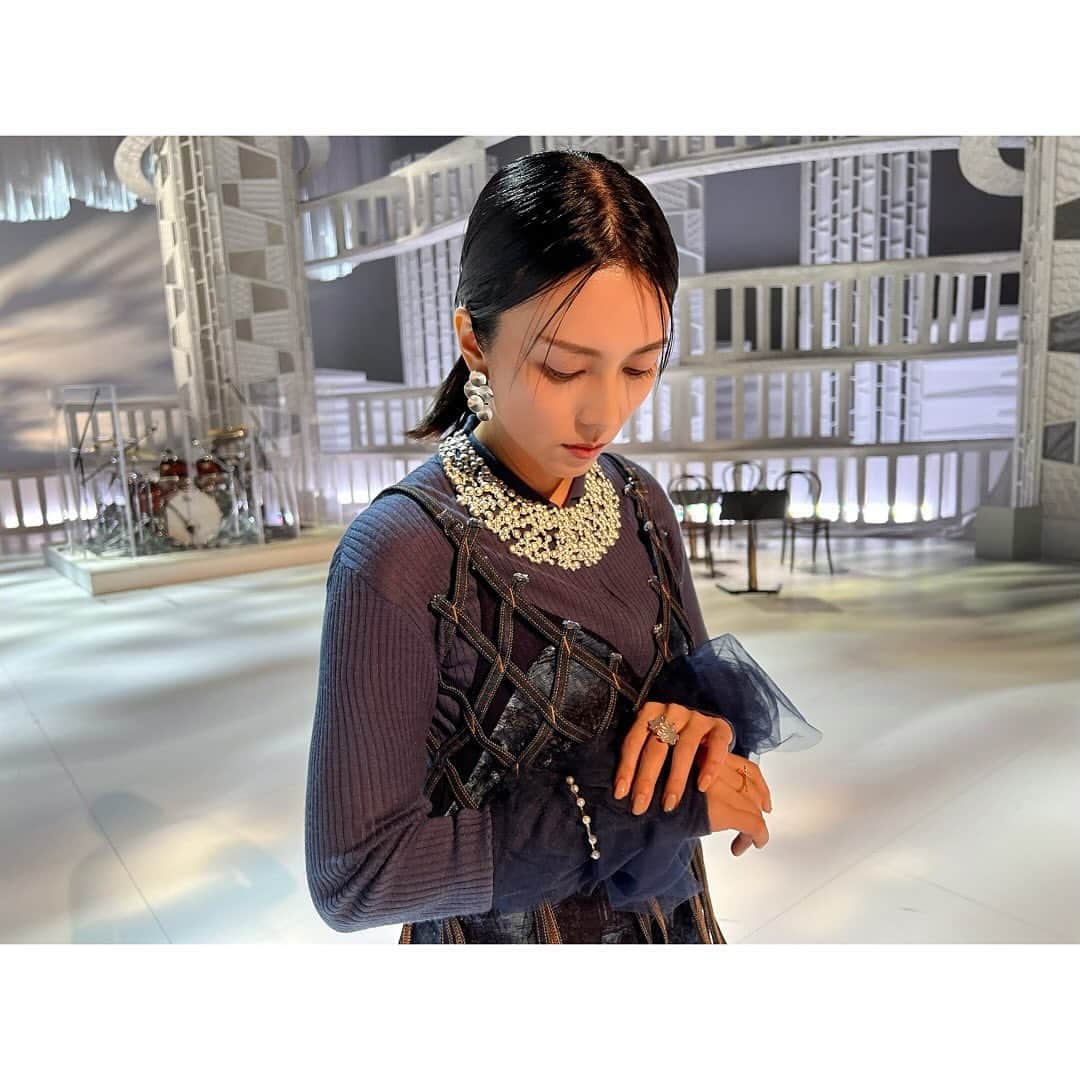 柴咲コウさんのインスタグラム写真 - (柴咲コウInstagram)「📍📺本日12月2日(土)18:00〜 フジテレビ「MUSIC FAIR」に出演します☘️  「月のしずく」を徳永英明さんとコラボ 「銀の龍の背に乗って」Dr.コトー診療所の主題歌  小雪の土曜の夜。ご覧ください♡ ❄︎❄︎❄︎」12月2日 15時47分 - ko_shibasaki
