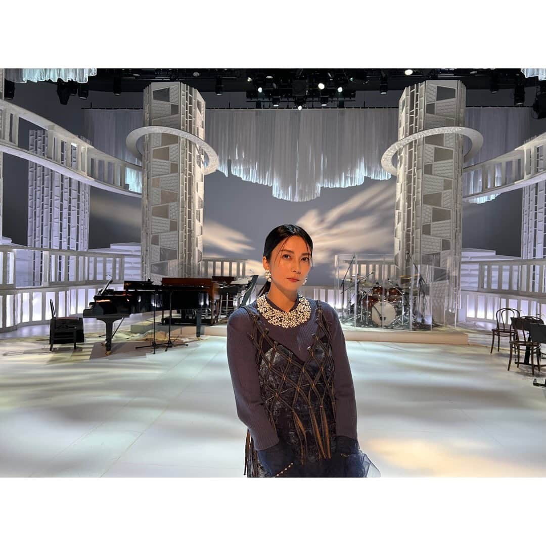 柴咲コウさんのインスタグラム写真 - (柴咲コウInstagram)「📍📺本日12月2日(土)18:00〜 フジテレビ「MUSIC FAIR」に出演します☘️  「月のしずく」を徳永英明さんとコラボ 「銀の龍の背に乗って」Dr.コトー診療所の主題歌  小雪の土曜の夜。ご覧ください♡ ❄︎❄︎❄︎」12月2日 15時47分 - ko_shibasaki