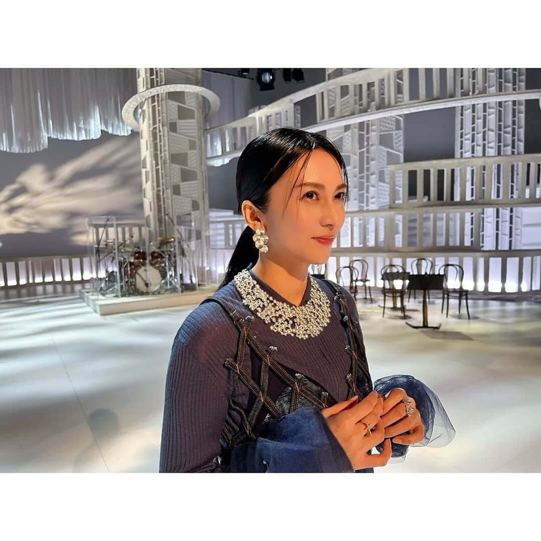 柴咲コウさんのインスタグラム写真 - (柴咲コウInstagram)「📍📺本日12月2日(土)18:00〜 フジテレビ「MUSIC FAIR」に出演します☘️  「月のしずく」を徳永英明さんとコラボ 「銀の龍の背に乗って」Dr.コトー診療所の主題歌  小雪の土曜の夜。ご覧ください♡ ❄︎❄︎❄︎」12月2日 15時47分 - ko_shibasaki