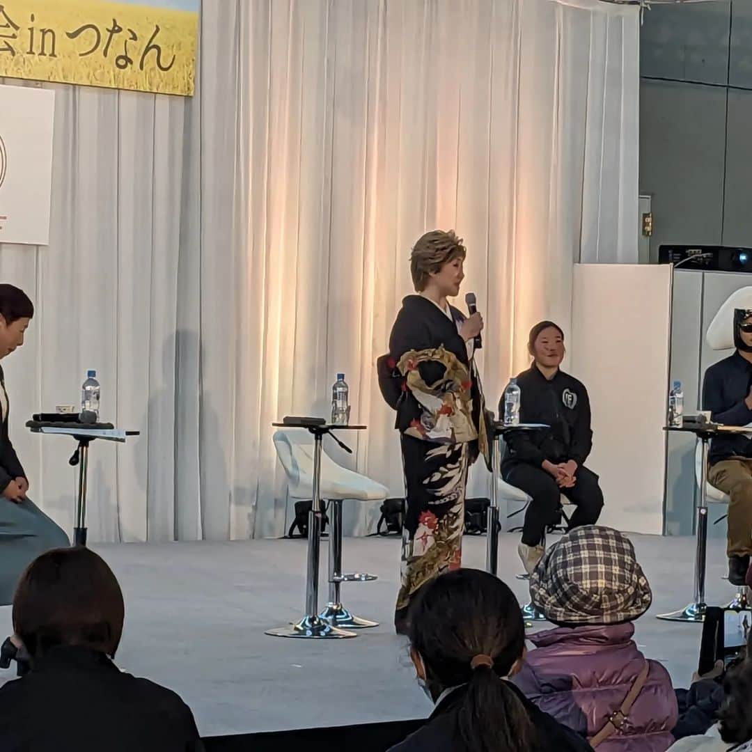 小林幸子さんのインスタグラム写真 - (小林幸子Instagram)「昨日は津南で行われた「第25回米・食味分析鑑定コンクール国際大会」のトークセッションのゲストとして参加してきました。  日本のお米、新潟のお米について、みなさんとお話してきました✨  もちろん、サプライズで2曲ほど歌ってきました😊  そんな、津南☃寒かったー😱  お天気は良かったけど、しっかり雪国でした‼️  綺麗な、雪景色のおすそ分け❤  #sachikokobayashi  #小林幸子  #米食味分析鑑定コンクール国際大会  #津南町  #雪景色のおすそ分け」12月2日 15時49分 - kobayashi_sachiko_5884