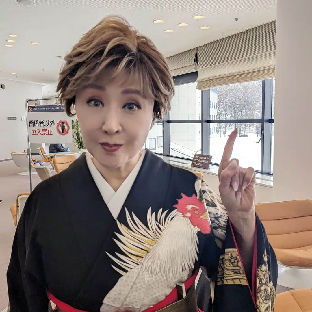 小林幸子さんのインスタグラム写真 - (小林幸子Instagram)「昨日は津南で行われた「第25回米・食味分析鑑定コンクール国際大会」のトークセッションのゲストとして参加してきました。  日本のお米、新潟のお米について、みなさんとお話してきました✨  もちろん、サプライズで2曲ほど歌ってきました😊  そんな、津南☃寒かったー😱  お天気は良かったけど、しっかり雪国でした‼️  綺麗な、雪景色のおすそ分け❤  #sachikokobayashi  #小林幸子  #米食味分析鑑定コンクール国際大会  #津南町  #雪景色のおすそ分け」12月2日 15時49分 - kobayashi_sachiko_5884