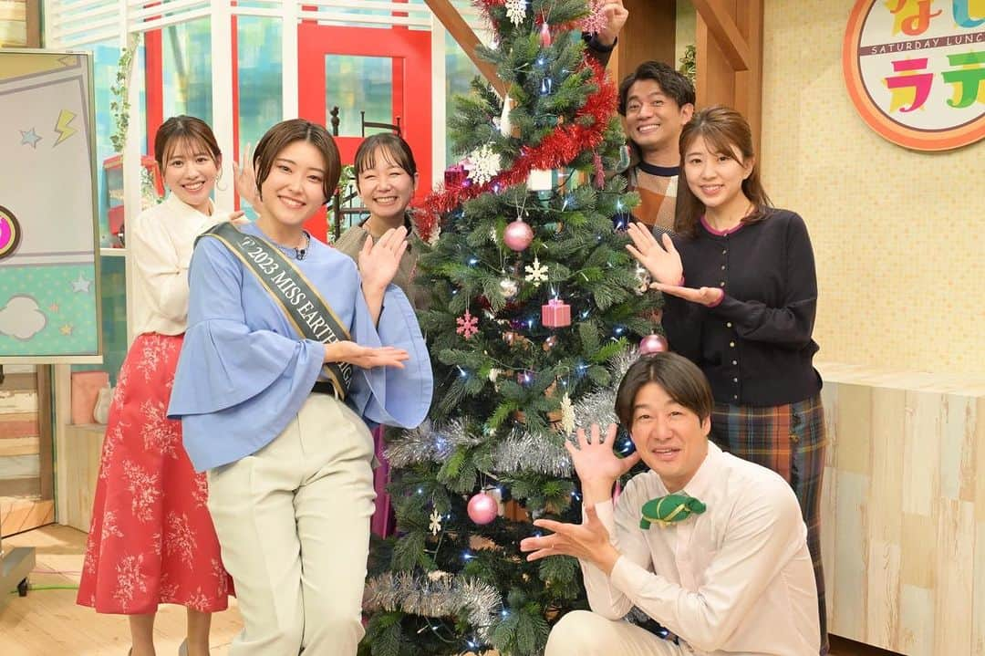 工藤淳之介のインスタグラム：「スタジオにもツリーが置かれすっかりクリスマス気分🎄 今日もご覧いただきありがとうございました😊  #12月 #クリスマス #クリスマスツリー #bsn #アナウンサー #なじラテ #工藤淳之介」