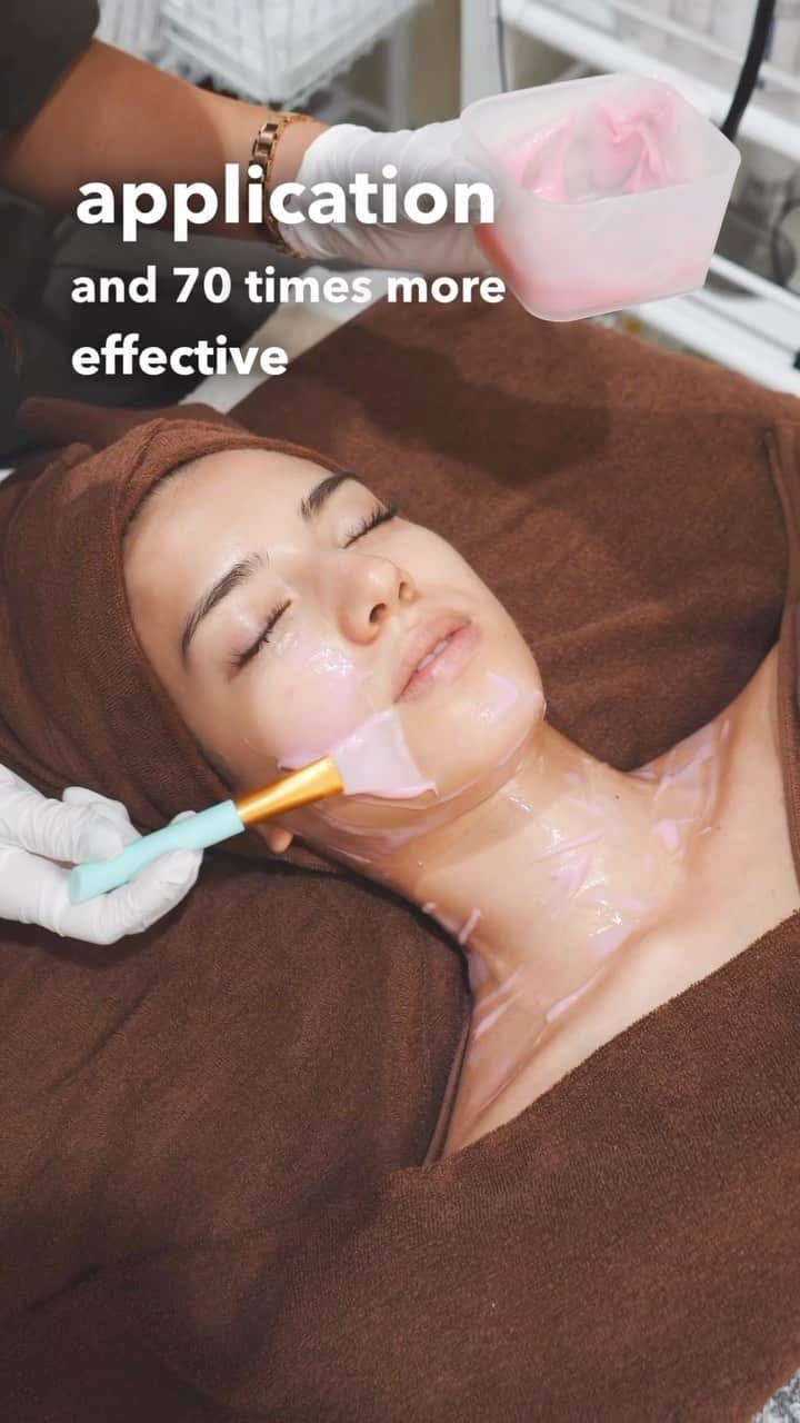 辻沢由有（BIANCA CLNIC 表参道院 院長）のインスタグラム：「💓Mesona J💓  300times more effective than regular skin application and 70 times more effective than iron introduction method in terms of allowing active ingrediants to penetrate the skin.  There is no pain during the procedure, and there is no downtime afterward.  #skintreatment #tokyo#clinic#mesonaj」