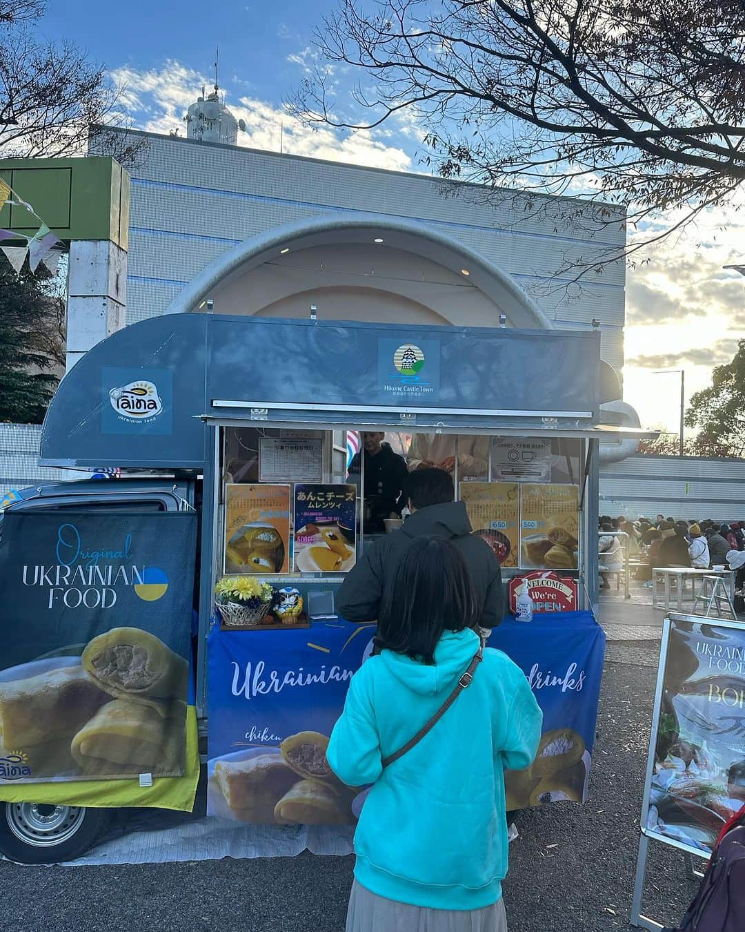 落合隼亮さんのインスタグラム写真 - (落合隼亮Instagram)「今日と明日、代々木公園で行われているJ-WAVEの冬のイベントInspire Tokyo Winter @acrossthesky813 とコラボしてくれているウクライナのキッチンカーFaina さんも出店中！アクロスとのコラボメニューもあり、暖かいボルシチもありますよー」12月2日 16時06分 - ottieshun