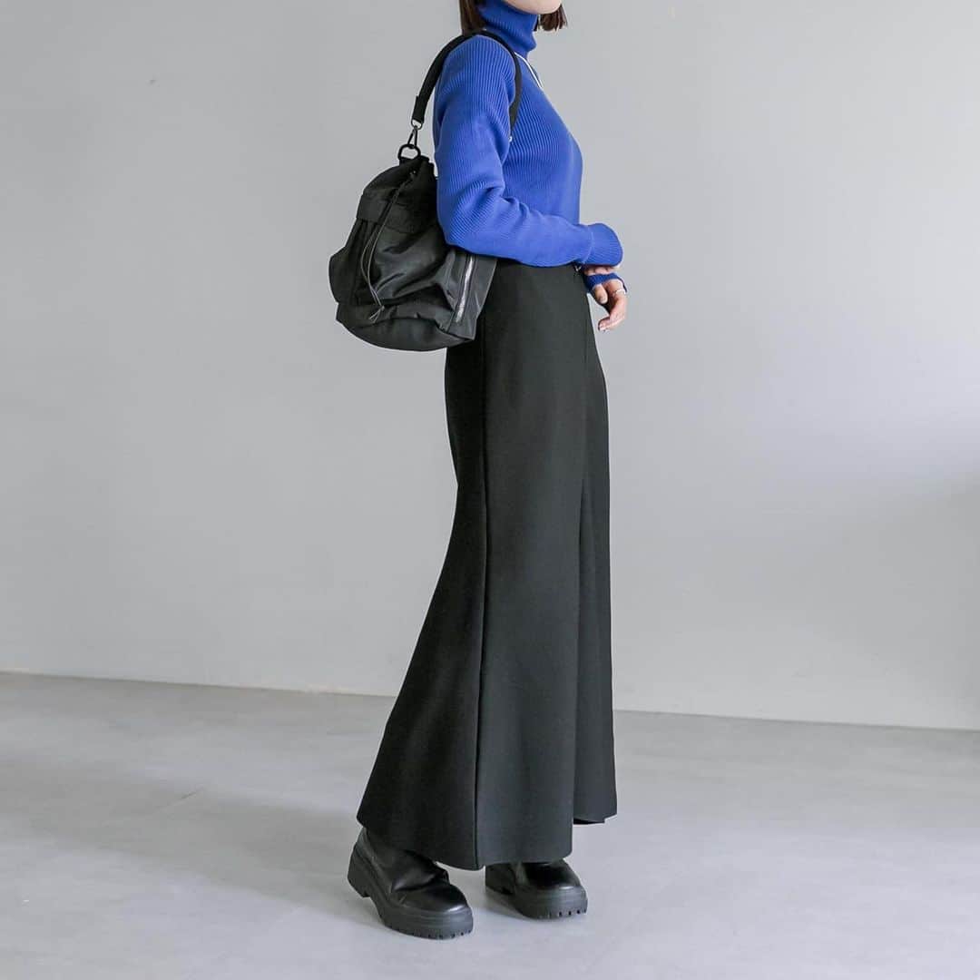 mysticさんのインスタグラム写真 - (mysticInstagram)「・ZIPニットマーメイドスカート ¥8,800（税込） color : BE / BLK  size : 1,2  ZIPがポイントのマーメイドスカートが登場。 前後両前の着用も可能です◎ 裾にかけてのフレアデザインがシルエットを綺麗に。  #mystic #mystic_2023aw #カジュアル #大人カジュアル #着回し #着回しコーデ  #シンプルコーデ #大人カジュアル #着回し #カーディガン #カーデ #ニットカーディガン#ニット#ウール#ウール混#シャギーニット#マルチカラー付きニット#マルチカラー#フリルニット」12月2日 21時00分 - mystic_pr