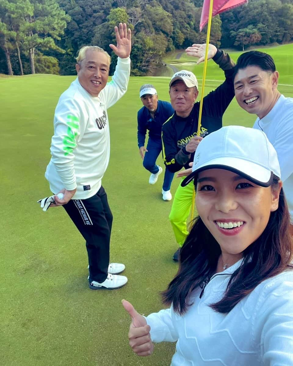 高橋大輔のインスタグラム：「本日 この後17時〜  番組MCを務めております🎤 BS-TBS「ゴルフONE」⛳️放送です📺  たけし軍団結成40周年スペシャル中盤戦🏌️‍♂️👊  プレーにトークに私物没収まで‥ 今までの番組と一味違う放送になっております😁  果たしてゴルフ番組として成立するのか？！（笑）  是非ご覧ください😊  そして、先週の「ゴルフONE⛳️」  たけし軍団結成40周年スペシャル前半戦  見逃してしまった方は、まだTVerでご視聴いただけます📺  伝説の"全◯ラジオ体操"のくだりを観たいという方は是非🎵  https://tver.jp/episodes/ep9dtcztrf?utm_campaign=info_normal&utm_medium=referral&utm_source=t.co  昭和・平成を生き抜いてきた芸人さんは 深みが違いますね✨（笑）  公式ホームページより↓↓↓  ＜出演　ガダルカナル・タカ、つまみ枝豆、ラッシャー板前＞  今週もたけし軍団の3人が大暴れ！ 祝！たけし軍団結成40周年逆オファースペシャル 中編。  前回は、ドラコンを獲得したつまみ枝豆さんと、ニアピン対決を制したラッシャー板前さんが着実にポイントをゲット。 一方、ガダルカナル・タカさんは2ホール連続OBを出すなど大苦戦！  勝負は残り6ホール、未だ0ポイントのタカさんは挽回できるのか！？  今回の中盤戦はトークだけでなく、プレーでも大盛り上がり！ ロングパットではプロ顔負けのスーパープレーが炸裂！  そして今週もトリプルボギーを叩いたら、私物没収のペナルティー。 頂いた私物は視聴者の皆様にプレゼント！  さらに結成40周年を迎えた、たけし軍団の「ありえないルール」を紹介！ 今では信じられない放送ギリギリのエピソードも！お楽しみに！  #ゴルフone #ゴルフone賞金総取りバトル #bstbs #tver #ゴルフ #たけし軍団 #ゴルフ番組 #土曜日 #17時 #mc #秋山真凛さん #髙橋大輔 #高橋大輔」