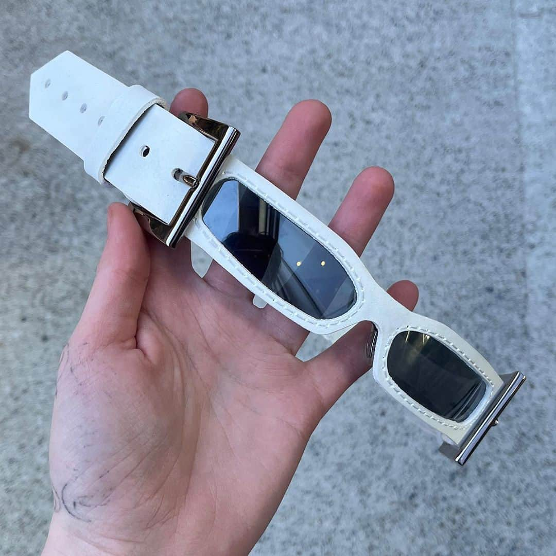 HYPEBEASTのインスタグラム：「That's one way of making sure your sunglasses don't go anywhere 😎⁠ ⁠ Check out these custom buckle glasses for @travisscott in white and chocolate brown colorways, created by @hellcateyewear.⁠ Photo: Hellcat Eyewear」