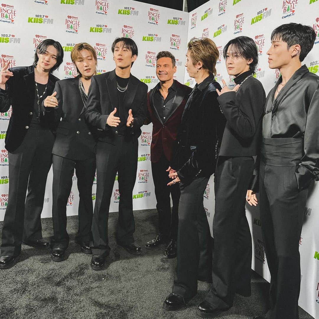 ライアン・シークレストさんのインスタグラム写真 - (ライアン・シークレストInstagram)「The best way to kick off the holiday season #KIISJingleBall  Styled by: @mrmiles_siggins  Hair/Grooming by: @jaysonstacy」12月2日 16時33分 - ryanseacrest