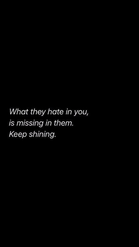 ヴィオラ・デイヴィスのインスタグラム：「Keep shining 🌟  🔄@thinkingmindspage」