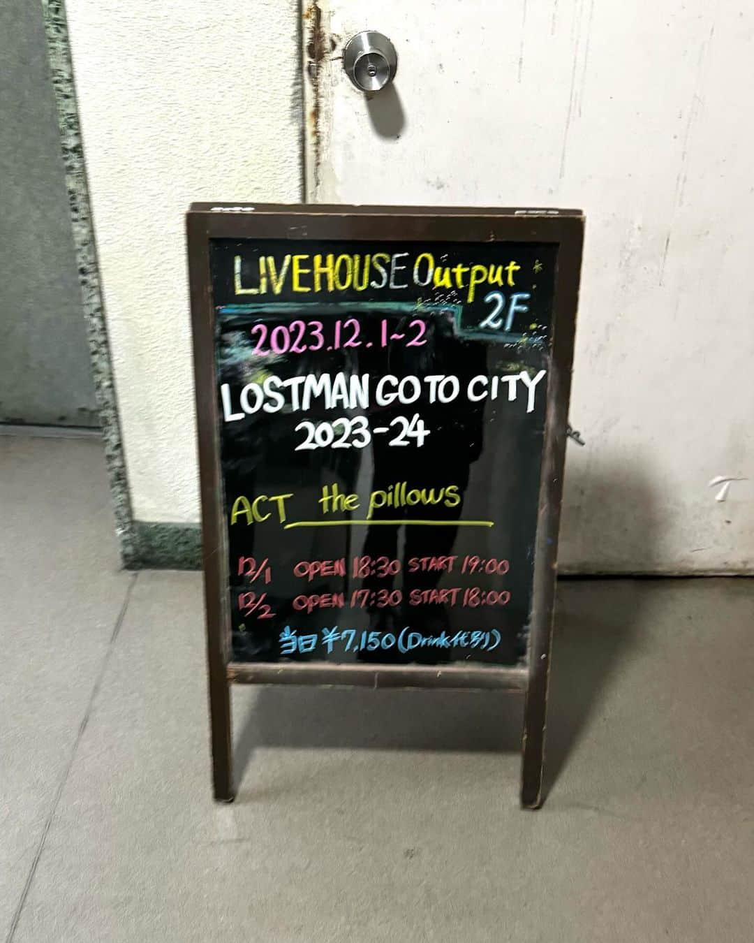 有江嘉典さんのインスタグラム写真 - (有江嘉典Instagram)「本日はコレ。 LOSTMAN GO TO CITY 2023-24  14本目。沖縄 Livehouse Output 。2nd day of 2 days  沖縄2日目！ 本日も楽しみます！どうぞよろしくお願い致します！  #thepillows」12月2日 16時55分 - yoshinori_arie