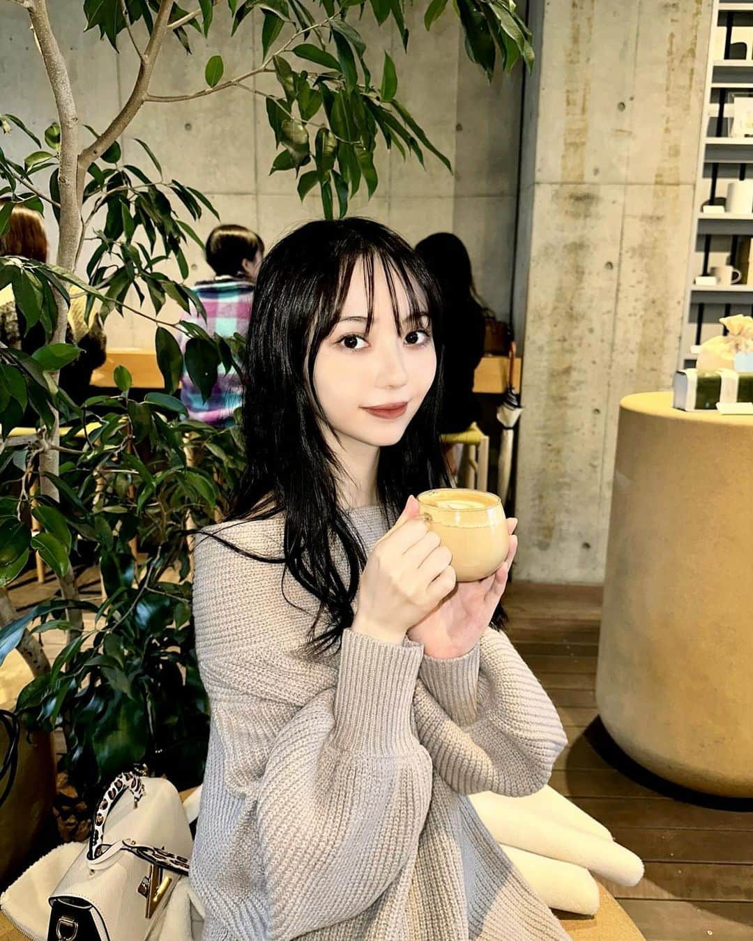 漆畑瑠菜のインスタグラム：「最近になってハマってる☕️  #bluebottlecoffee #cafe #南青山」