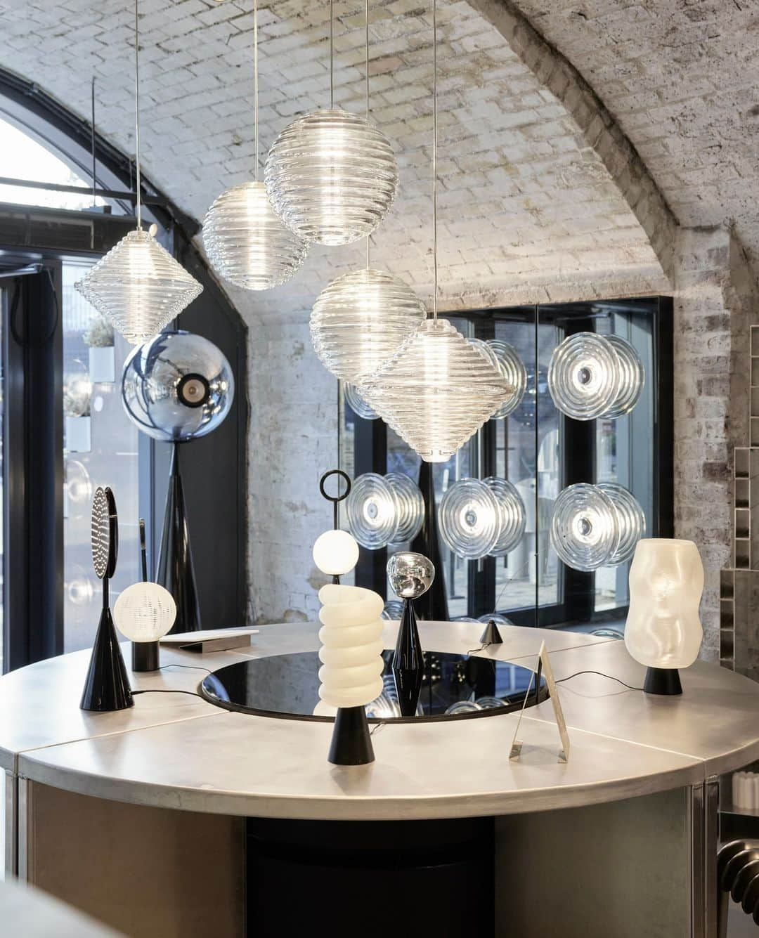 トム ディクソンのインスタグラム：「Reminiscent of shipping buoys and children’s toys, our PRESS Pendants are bold in silhouette - designed and engineered to catch and refract light, and to last for ever.⁠ ⁠ Shop now on tomdixon.net」