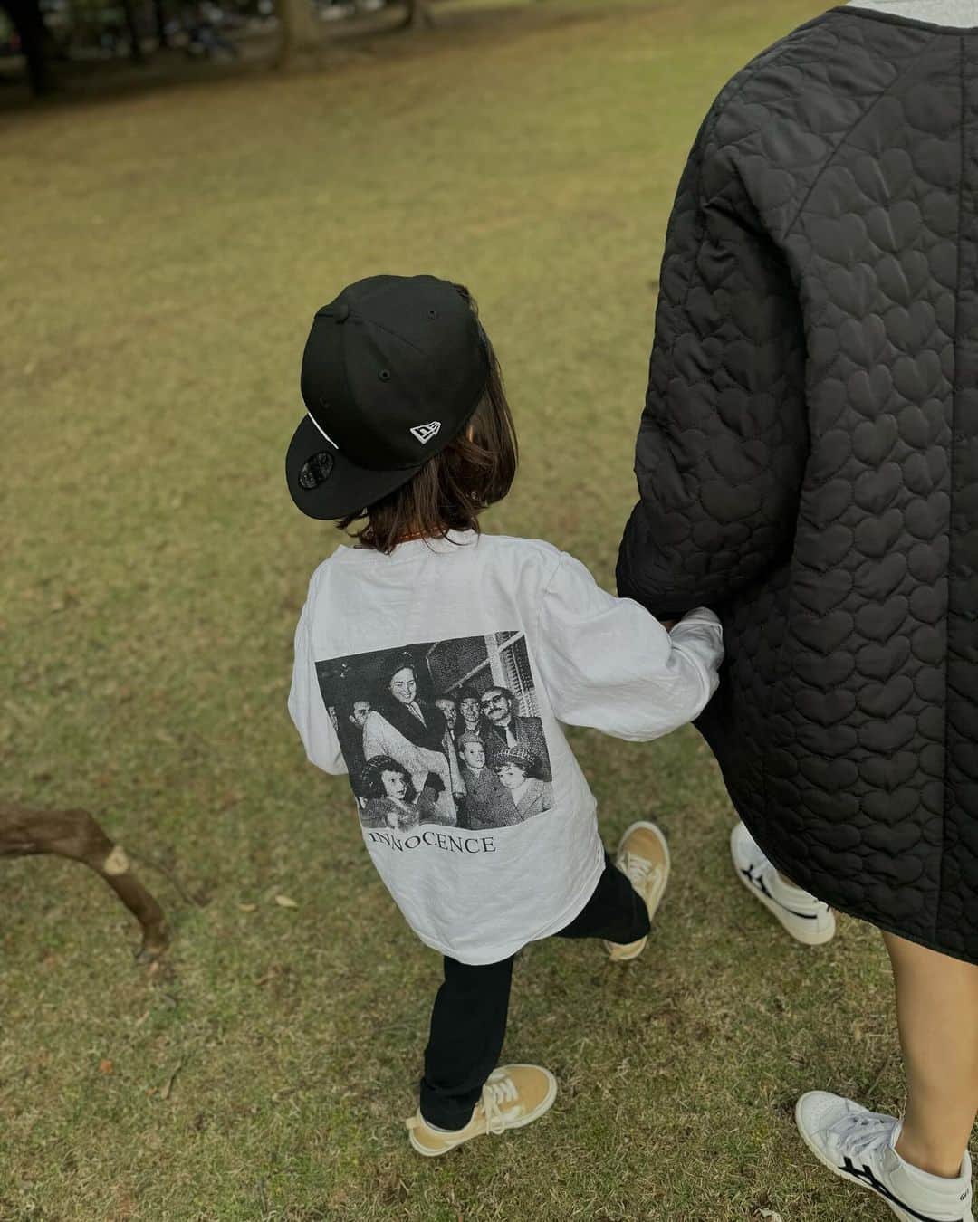 Erikaさんのインスタグラム写真 - (ErikaInstagram)「まだまだ抱っこさん🩶  outer @lajour_official  👦🏻tops @onetwothree.jpn  CAP @donobanweb  @stylise_official_   #親子コーデ#🦌」12月2日 8時04分 - 911erika