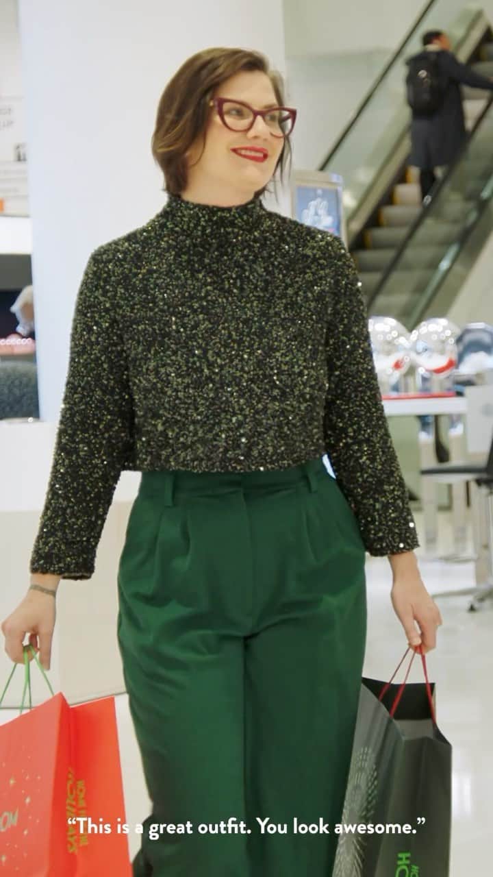 Nordstromのインスタグラム：「Want to be your holiday best, with less stress? Take it from @style.by.erika and customer Kate—our stylists make it easy to find looks you love and gifts for everyone you love. Book a FREE styling appointment at the link in bio.」