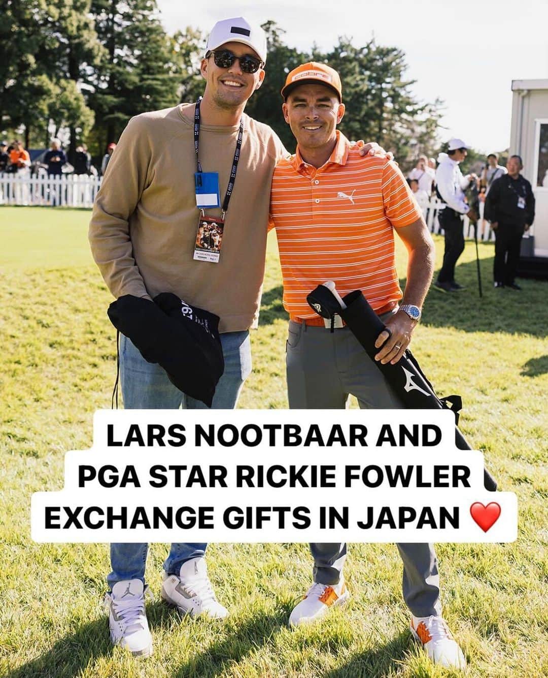MLBのインスタグラム：「Lars gave Rickie a signed baseball bat and Rickie gave Lars a pair of signed golf shoes 🤝」
