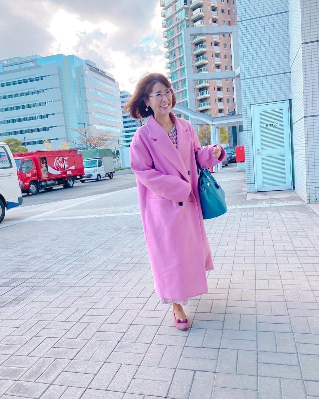 岩本初恵さんのインスタグラム写真 - (岩本初恵Instagram)「私が思う すごいこと  こんな事ってあるんですね  我が家のワンちゃん おでこにハート❤️  どんどんハートが濃ゆくなって  我が家に幸せを 運んで来てくれてる 気がします  ワンちゃん来てから いい事ばっかり  可愛い可愛い 赤ちゃんにも 恵まれて  天神地下のお話まで 頂いて １２月８日オープン する事が出来ました  25周年パーティも 沢山の皆様が ご来店くださり 温かいお言葉を沢山 頂きました  ふくおか君の 密着取材も すごい反響でびっくり  何より唐津 愛しとーとごはんまでが 大好評になってます  五ケ山豆腐 おからドーナツが バカ売れ  そして、そして 南海放送様とのコラボ  相撲部屋にもお声が かかり  まだまだ 次から次へと 奇跡が来てます  いつの日か お伝えします  Instagramを ご覧の皆様へ  名前がくーちゃん ブサイクな顔ですが ハートのおでこは 本物パワーかもと 思ってます  皆様にも届きます様に💐  #ワンちゃん #可愛い #パワー  #おでこ  #ハート  #いい事ばかり #ありがとう #商売繁栄  #子宝  #はっちゃん #オンラインサロン #募集開始」12月2日 8時44分 - hatsue_iwamoto