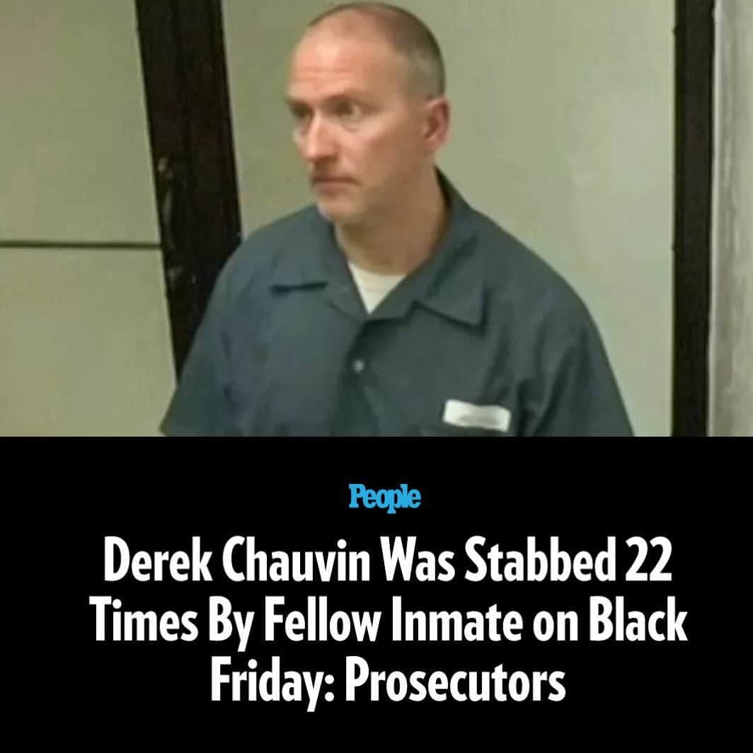 People Magazineのインスタグラム：「Officials have charged the federal inmate accused of stabbing Derek Chauvin, the former Minneapolis police officer convicted of murdering George Floyd, 22 times with attempted murder.   John Turscak told investigators that he attacked Chauvin on Black Friday, the day after Thanksgiving, as a symbolic connection to the Black Lives Matter movement and the "Black Hand" symbol associated with the Mexican Mafia gang, prosecutors said.  For more details, tap the link in bio.   📷: AP」