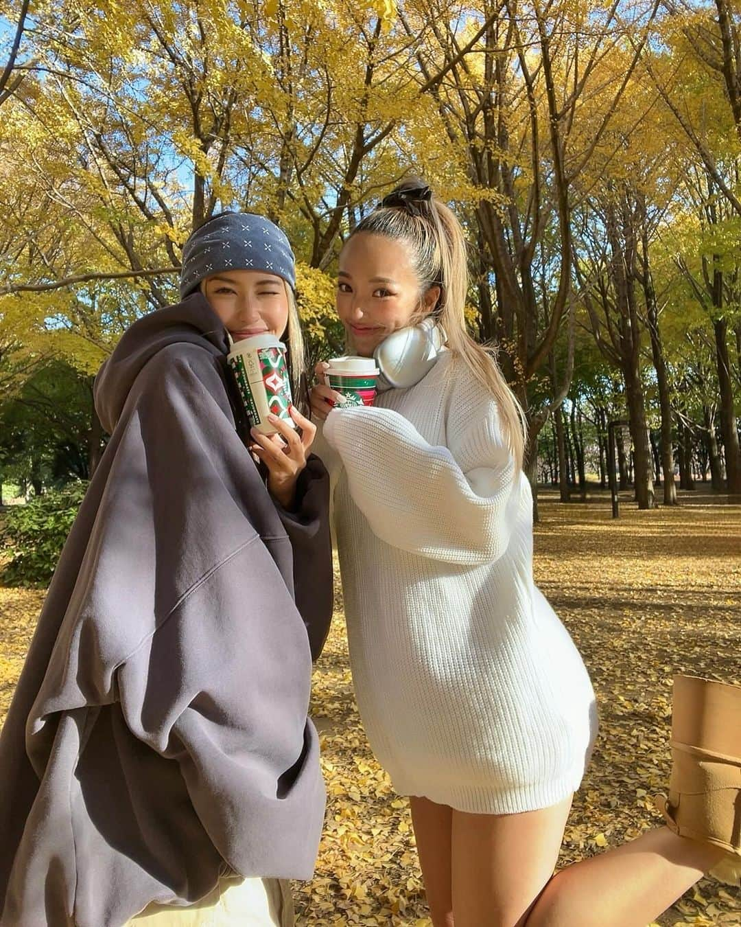 ユミ さんのインスタグラム写真 - (ユミ Instagram)「Hello! December!🍁❄🤍🫱🏻‍🫲🏼❤️  Beauties show up in each season🇯🇵🙌🏼🫶🏼  #autumn#winter#december  #holidayseason#holidaystyles  #fourseasons#Japan#Tokyo#bestie  #bestiegoals#autumnleaves#nature #naturelovers#lifestyle#yellowcarpet」12月2日 9時02分 - yuminchu1029