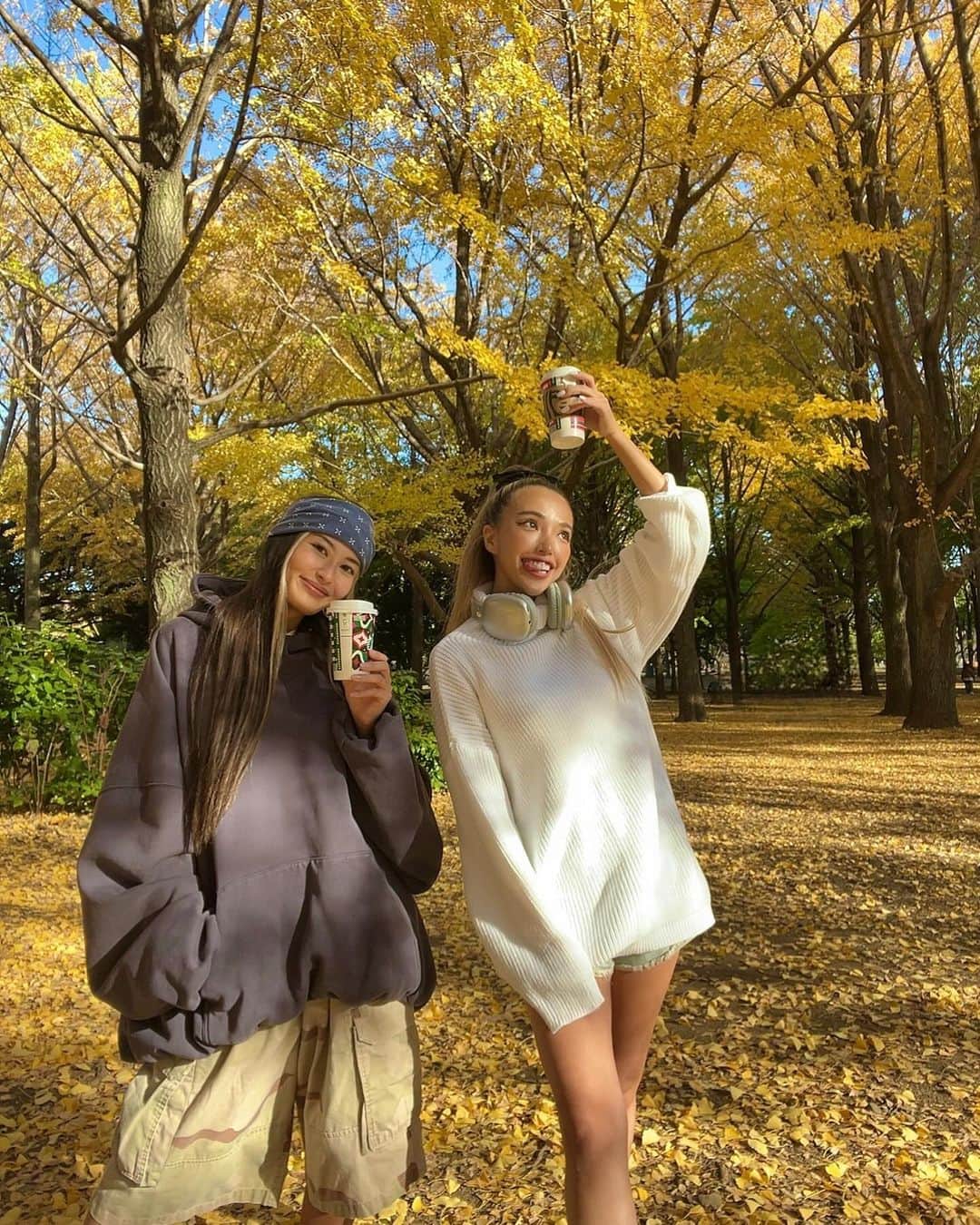 ユミ のインスタグラム：「Hello! December!🍁❄🤍🫱🏻‍🫲🏼❤️  Beauties show up in each season🇯🇵🙌🏼🫶🏼  #autumn#winter#december  #holidayseason#holidaystyles  #fourseasons#Japan#Tokyo#bestie  #bestiegoals#autumnleaves#nature #naturelovers#lifestyle#yellowcarpet」