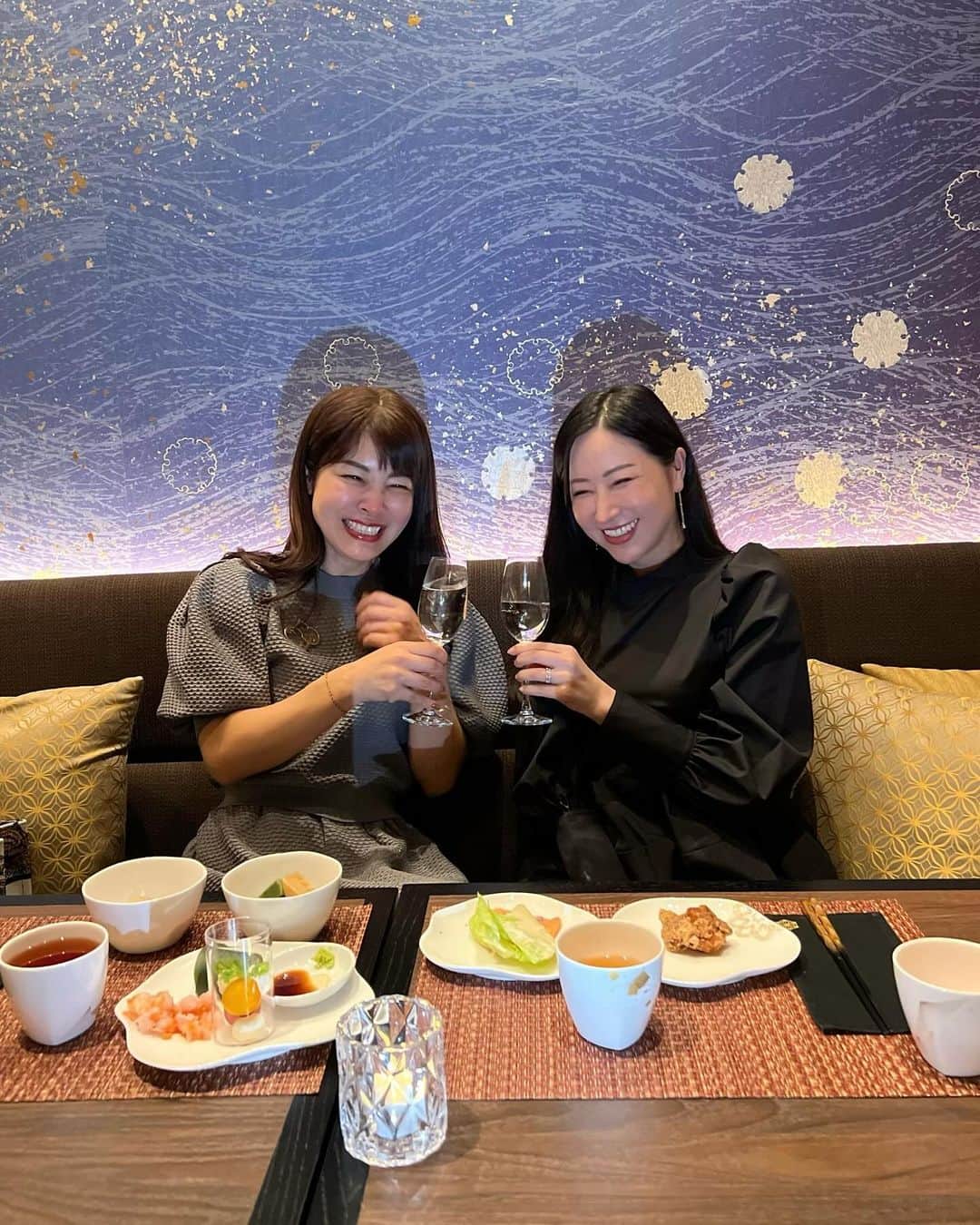 高倉絵理さんのインスタグラム写真 - (高倉絵理Instagram)「楽しかった金沢旅行⑥  晴奈さんとの金沢旅行は とにかく食べて ずっと笑って過ごしました。  帰りはほぼ貸切状態のグランクラスに。 ここでも食べて飲んで笑っていました！  とても楽しい最高の二日間を ありがとうございました♡  #金沢 #金沢旅行 #女子旅 #金沢観光 #グランクラス #金沢白鳥路ホテル山楽 #ザホテル山楽金沢」12月2日 9時09分 - eri_t28