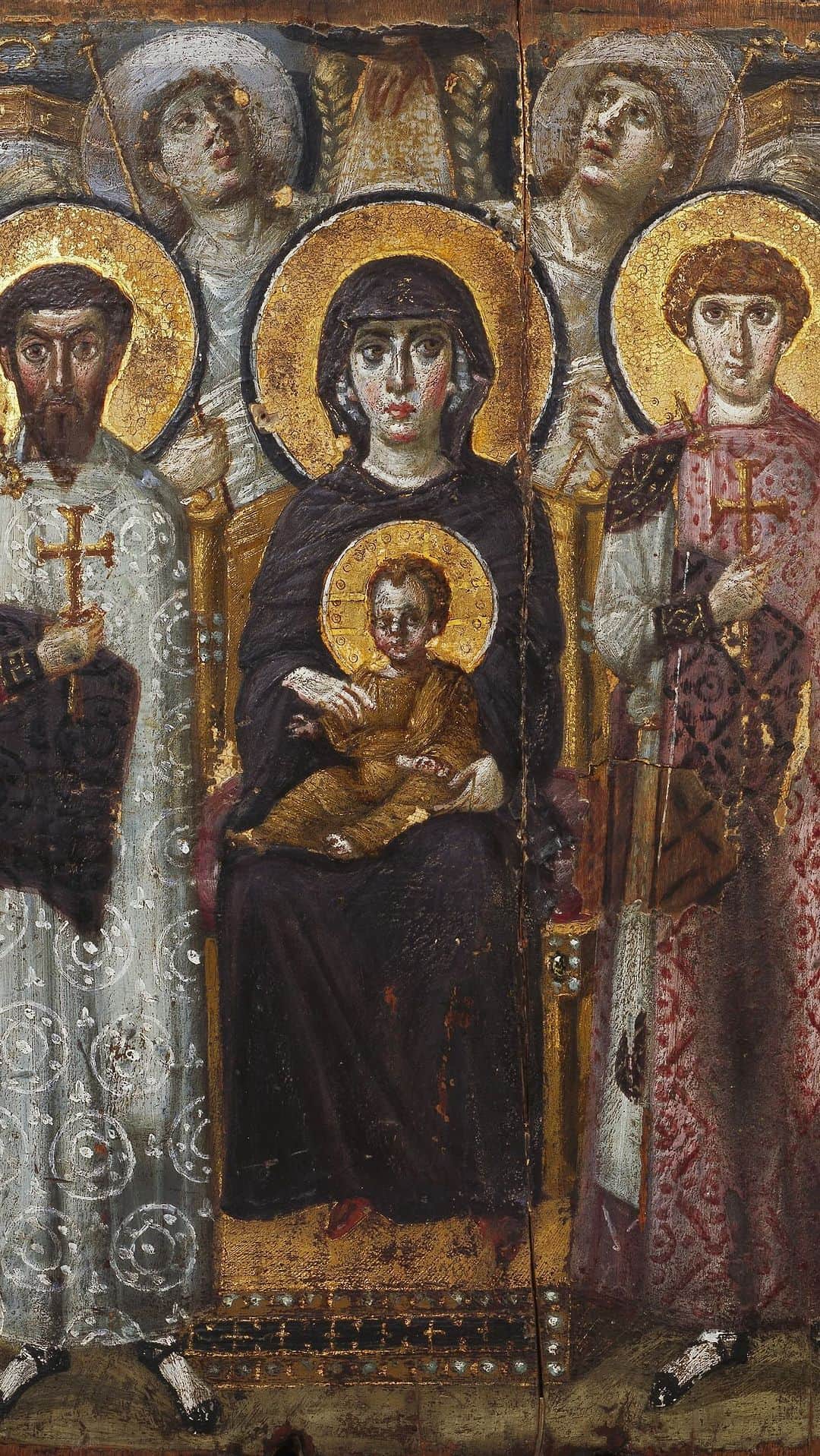 メトロポリタン美術館のインスタグラム：「Can the past teach us about the present?  Father Justin thinks so. The librarian at the Holy Monastery of Saint Catherine in Sinai, Egypt, he recently walked through our newest exhibition “Africa & Byzantium” to share his thoughts on the significance of Byzantine icons and how they still hold importance for us today.  We are honored that four icons and one illuminated manuscript have travelled from the Holy Monastery of Saint Catherine, Sinai to The Met to be part of this exhibition—some travelling outside Egypt for the first time.   Visit “Africa & Byzantium” through March 3 to explore the staggering artistic achievements of medieval Africa. This long-overdue exhibition highlights how the continent contributed to the development of the premodern world and offers a more complete history of the vibrant multiethnic societies of north and east Africa that shaped the artistic, economic, and cultural life of Byzantium and beyond.   📍 “Africa & Byzantium” is on view now in Gallery 199 at The Met Fifth Avenue.」