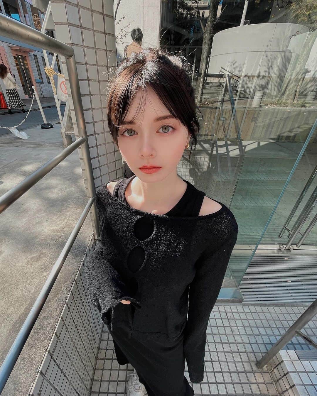 渡辺一正のインスタグラム：「1つ結び‪︎‬‪︎︎︎︎︎ですっきり☺︎結ぶだけで可愛く◎  @slipsilkpillowcase を使っていて擦れないから髪も痛まないしおすすめです❕サロンで買えます✔︎︎︎︎」