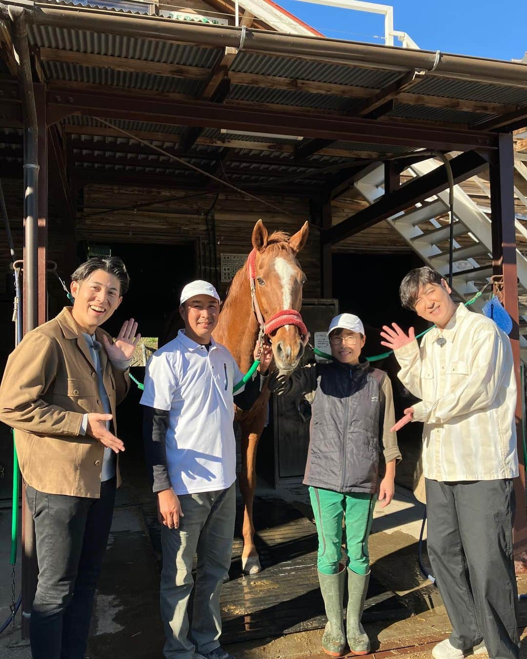 須藤誠人のインスタグラム：「おはようございます！ このあとは #とびっきり 土曜版です☀️ 特集では #ココリコ　#田中直樹 さんと #伊豆半島 #河津町 に行ってきました！ 1年の締めくくりにピッタリな極上旅を田中さんにプレゼントです😆 とっておきの旅館に旬の味覚、乗馬も大興奮です！ 9:30〜よろしくお願いします！」